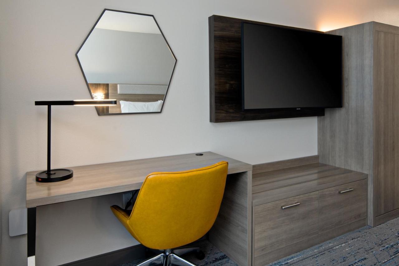 Holiday Inn Express & Suites - Valencia - Santa Clarita By Ihg Eksteriør bilde