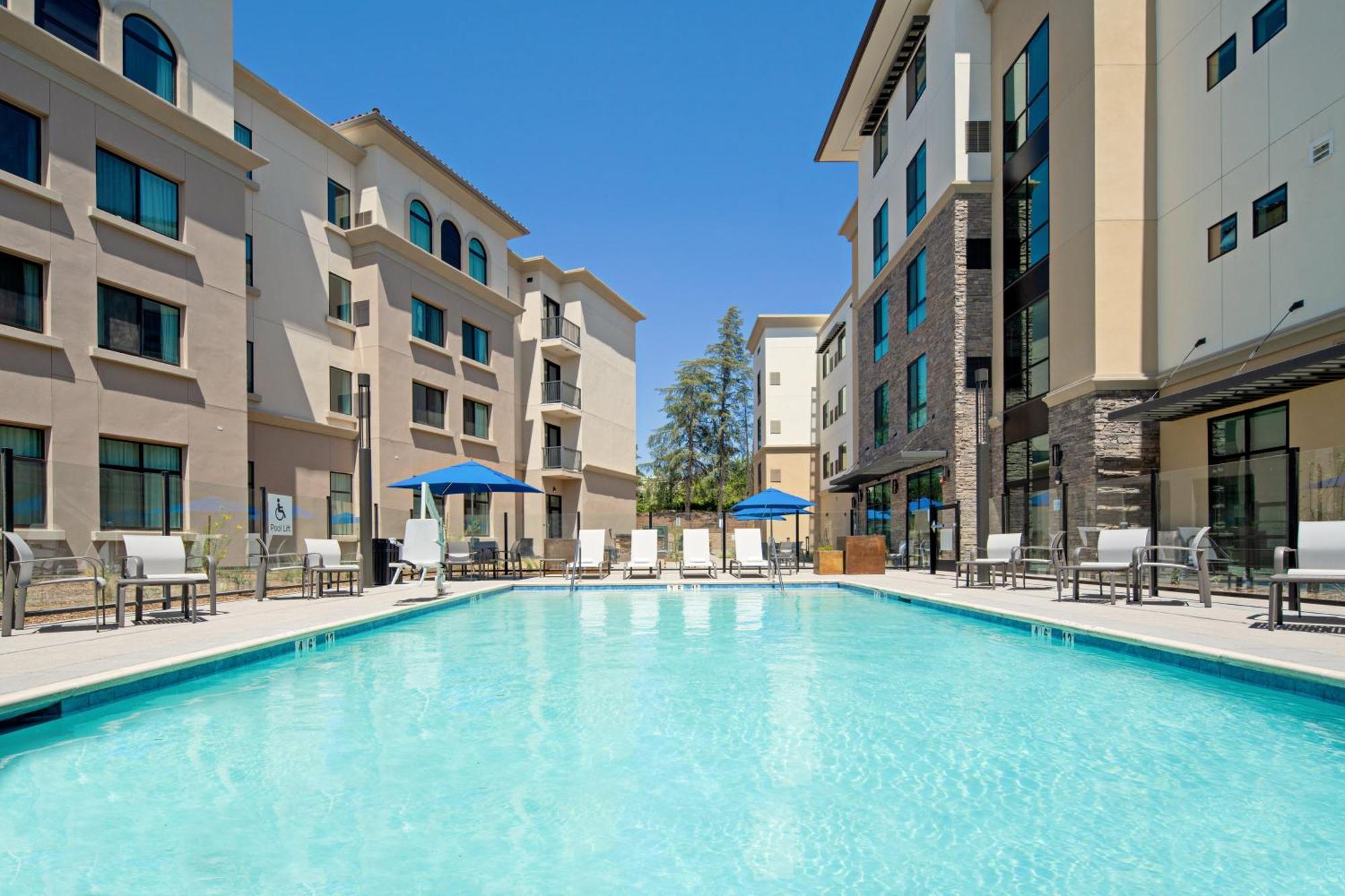 Holiday Inn Express & Suites - Valencia - Santa Clarita By Ihg Eksteriør bilde